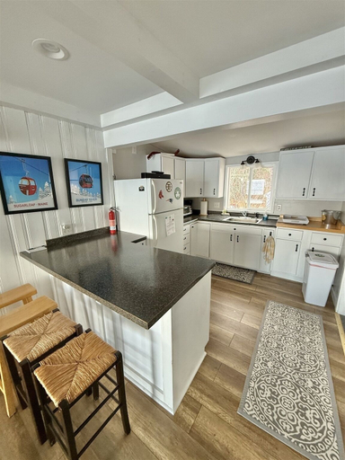 Private kitchen 3, Grandview Lakefront Limit 9 4 Bedroom Home, Cumberland