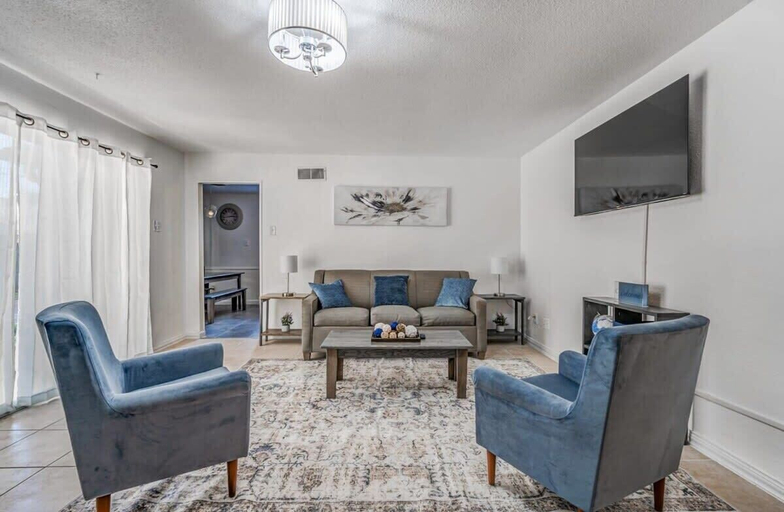 Living area 4, Fox Hunt Hideaway, Shelby