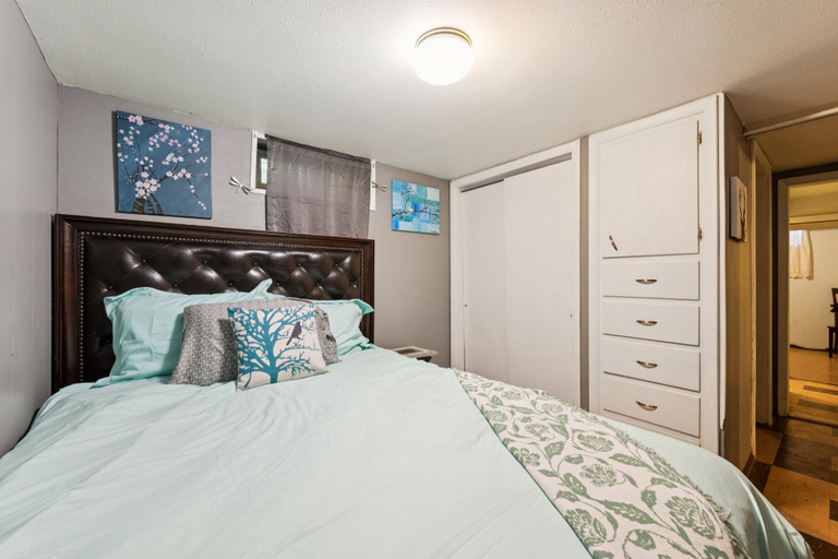 Room 5, Charming Home Near Unc & Dt Greeley 5 Bedroom Home, Weld