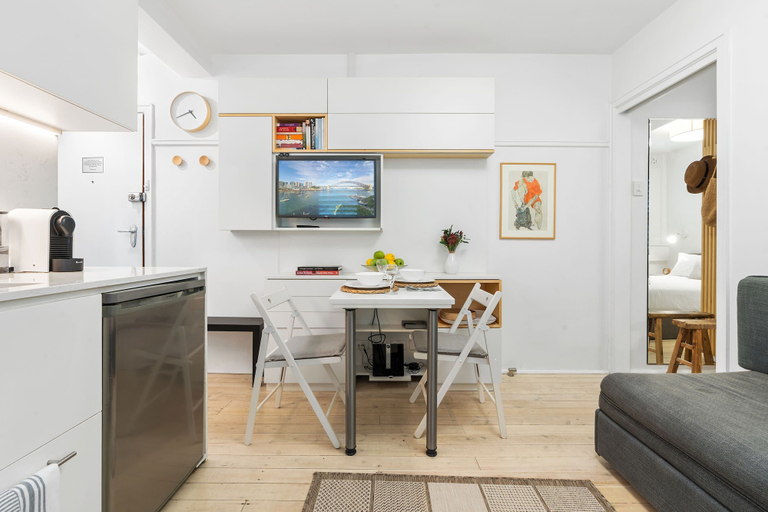 Room 5, Bay View in Rushcutters Bay, Sydney