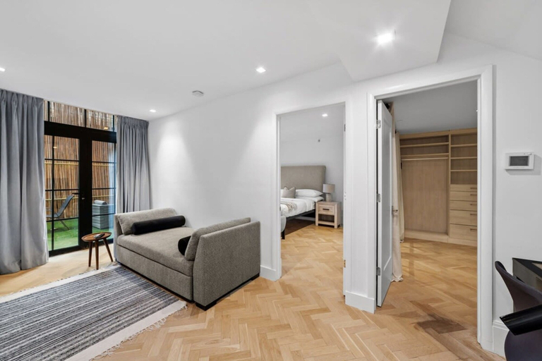 Room 5, Clinton by Rovetravel 3BR Duplex w Backyard, New York