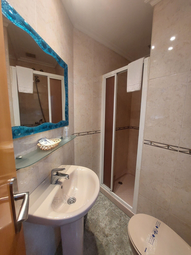 Bathroom 4, Hotel Chipen, Pontevedra