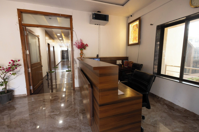 Lobby 4, Green Paradise Hotel And Restaurant, Satara