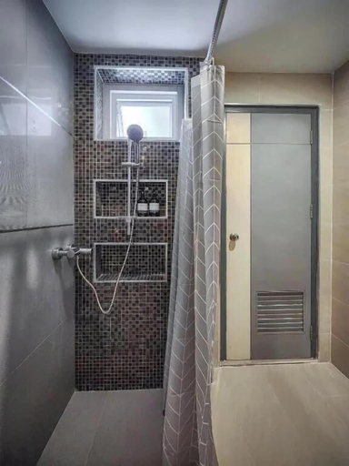 Bathroom 4, Ralph Poshtel Pratunam, Ratchathewi