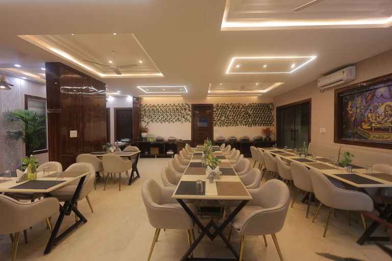 Food & Drinks 5, Hotel Mango Tree, Vrindavan, Mathura
