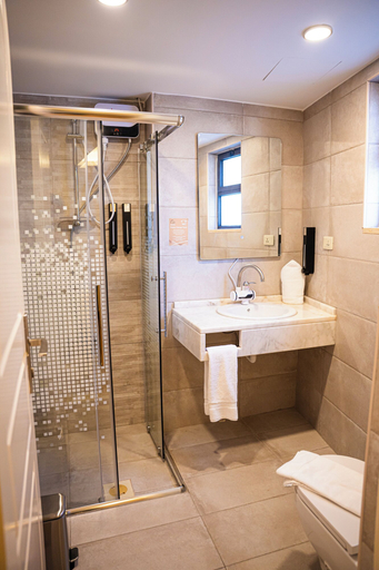 Bathroom 4, Sukoon Hotel Amman, Salt