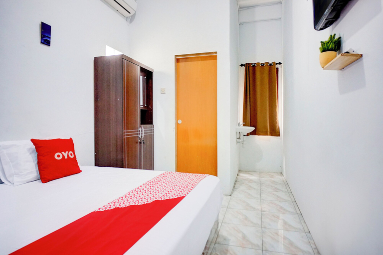 Room 4, OYO 94768 Al-hamra Guest House, Medan