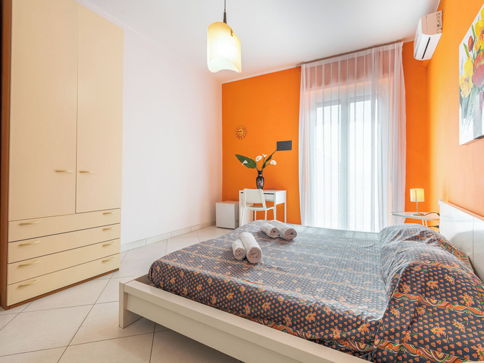 Room 2, Thanit rooms, Cagliari