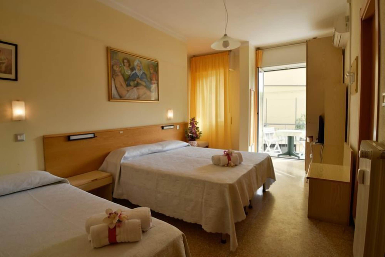 Bedroom 5, Hotel La Mediterranea, Savona