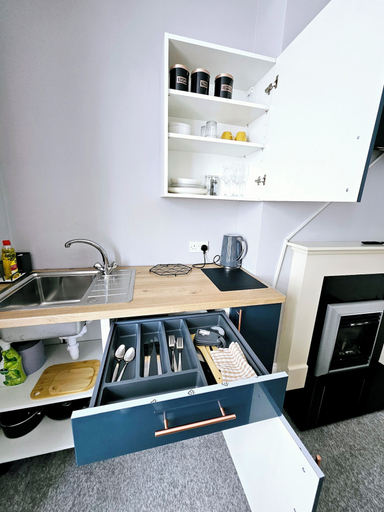 Private kitchen 2, ANG Apartments, Portsmouth