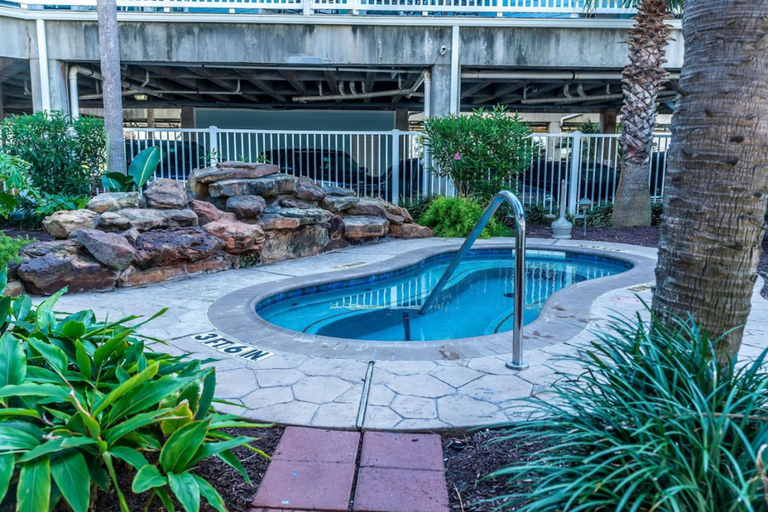 Pool 4, Heated Pools Hot Tubs Easy Beach Access, Galveston