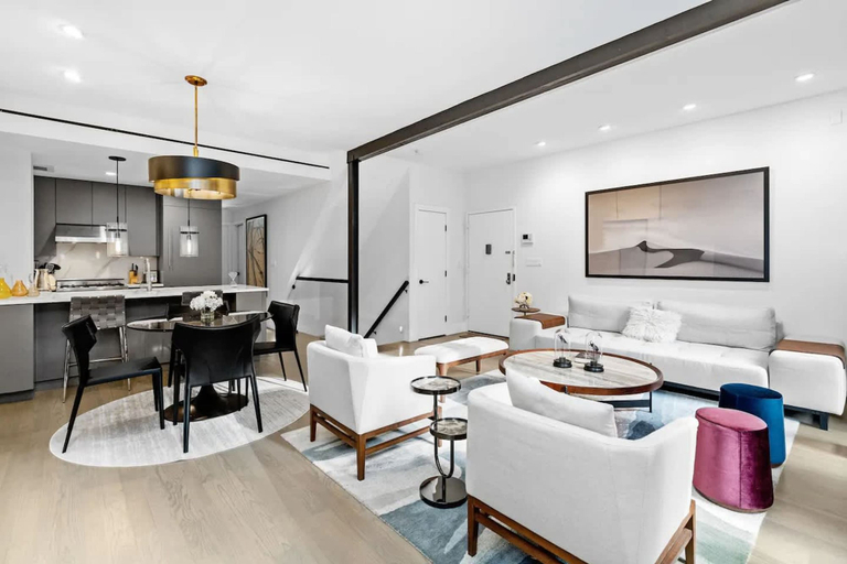 Room 4, Gardenstone by Rovetravel Duplex w Private Patio, New York