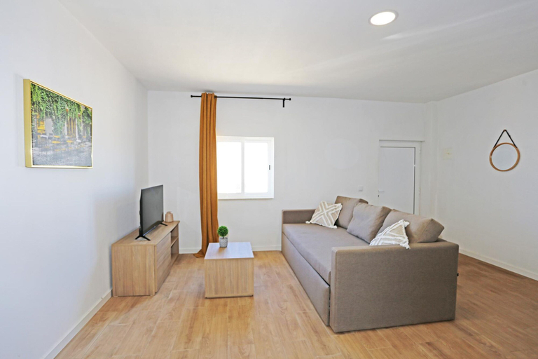Room 3, X 06 - 1 Bed Apartment in Quinta da Ponte, Lagos