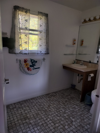Room 4, Sunshine Inn, Washington