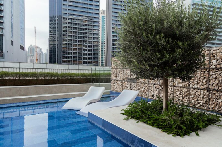 Outdoor pool 4, Luxurious 1BR - Pool & Gym Access, Dubai