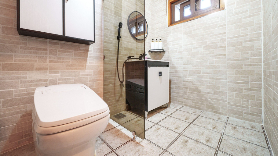 Bathroom 4, Yangpyeong Agni Choshi Mae Hanok Stay, Gapyeong