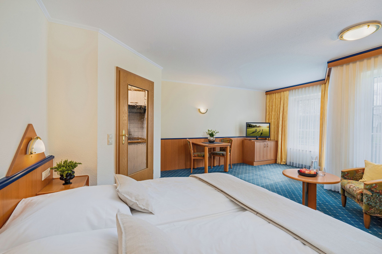 Bedroom 2, Hotel Riedenburg, Passau
