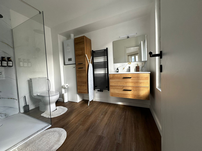 Bathroom 3, Modern 1BR plus LR Apt Near Gravensteen, Oost-Vlaanderen