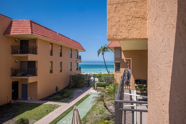 Property grounds, Playa Encantada 106 2 Bedroom Condo, Manatee