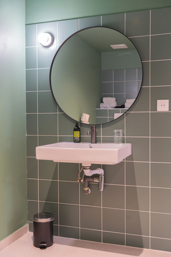Bathroom 4, Grand Juste, Bouches-du-Rhône