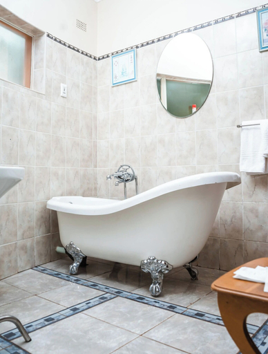 Bathroom, Raregold Resort, Goromonzi