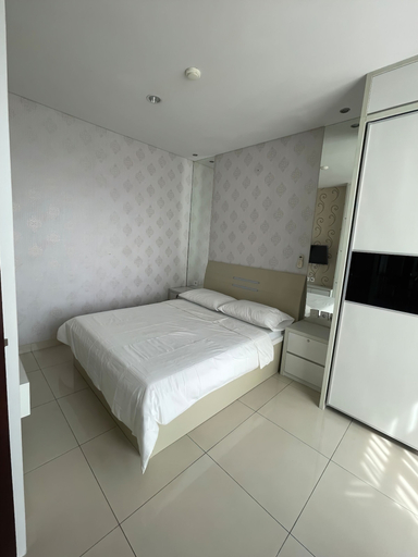 Bedroom 4, Central Royal Apartments by Emily, West Jakarta