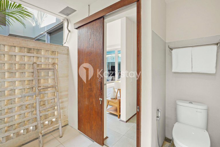 Bathroom 4, Ombak Villa by Kozystay - Canggu, Badung