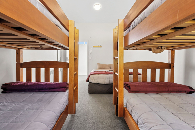 Bedroom 2, Hampshire Holiday Parks - Glendhu Bay, Queenstown-Lakes