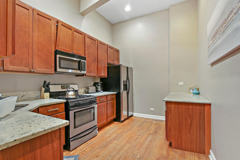 Private kitchen 5, Upscale 4BR in Wicker Park - Damen 1R, Cook