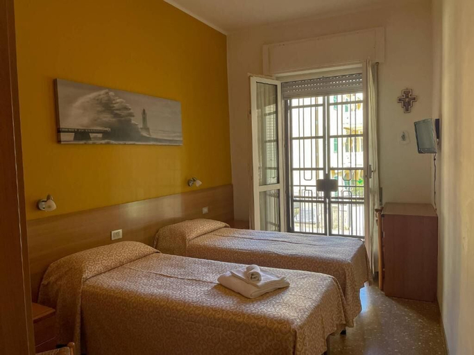 Bedroom 3, Albergo Regina Mundi, Savona
