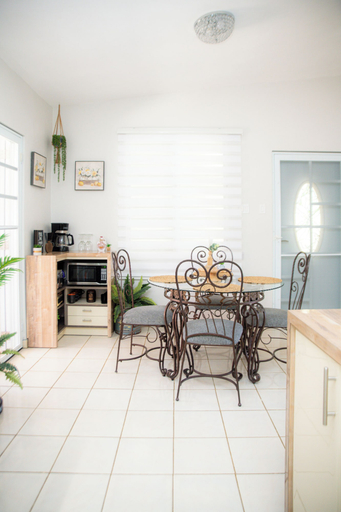 In-room dining 4, Granero Kenyard