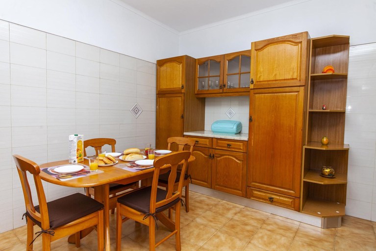 Room 3, D02 - Carrob Street House, Lagos