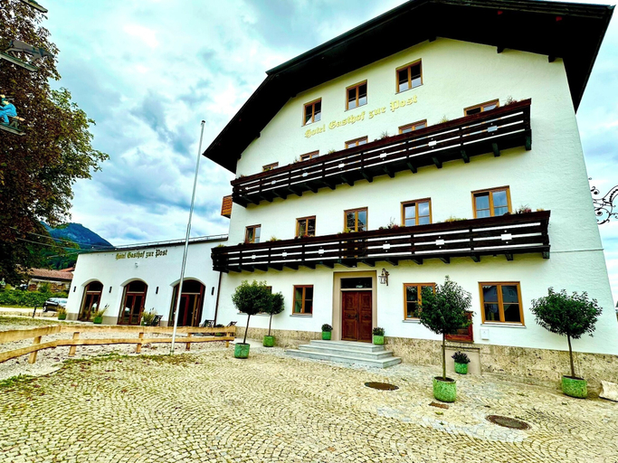 Property entrance 2, Hotel Bergen Zur Post by Rikas Hotels, Traunstein