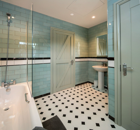Bathroom 3, Cowdray Arms, West Sussex