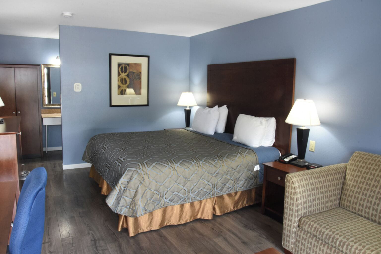 Bedroom 2, Timber Motel, Clinton