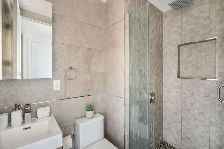 Room 4, 48-3fe 2BR Prime Midtown West, New York