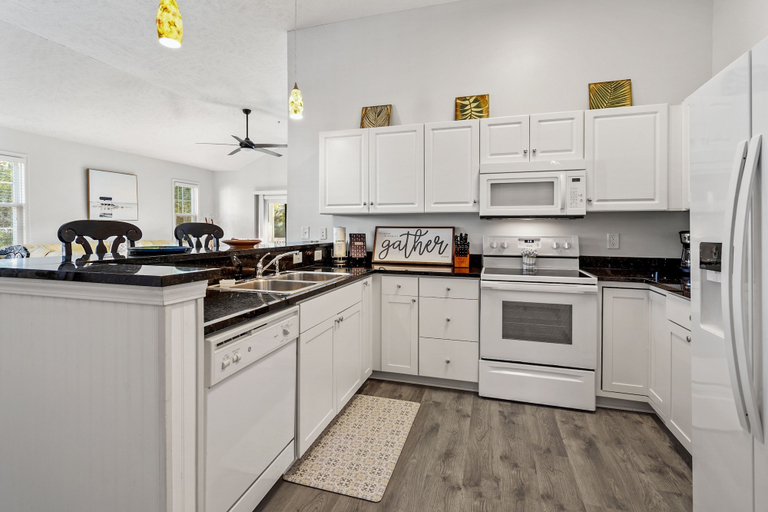 Private kitchen, Ocean Keys 3331 3 Bedroom Condo, Horry