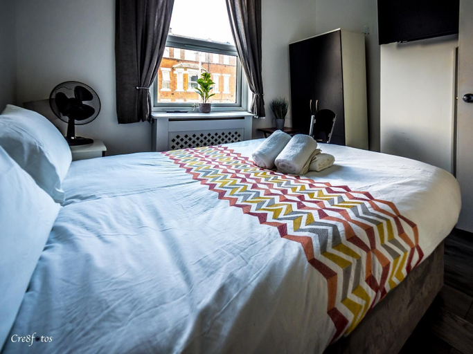 Room 2, Ensuite5 Woodhouse private bath 2kitchen, Stoke-on-Trent