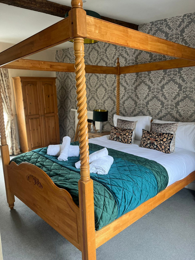 Bedroom 3, The George Inn, Warwickshire
