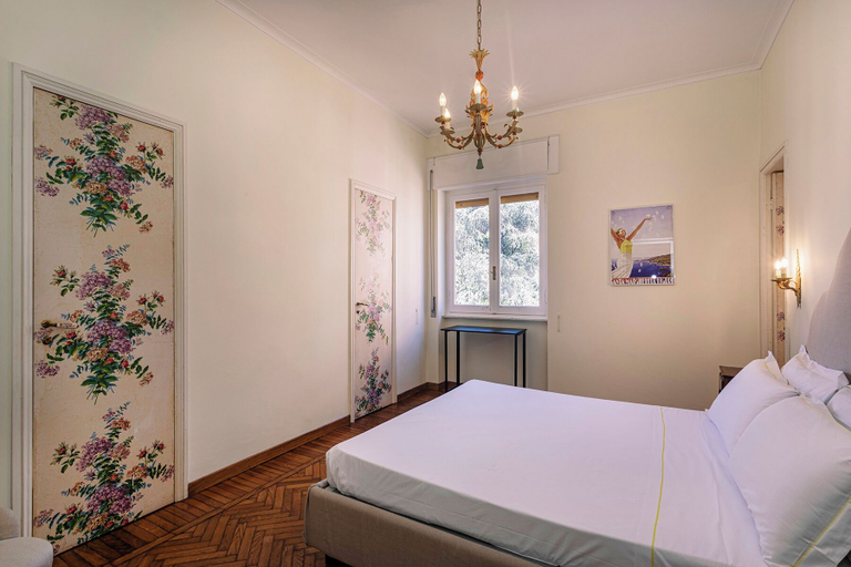 Room 2, Charming Balcony Apartment by Wonderful Italy, Genova
