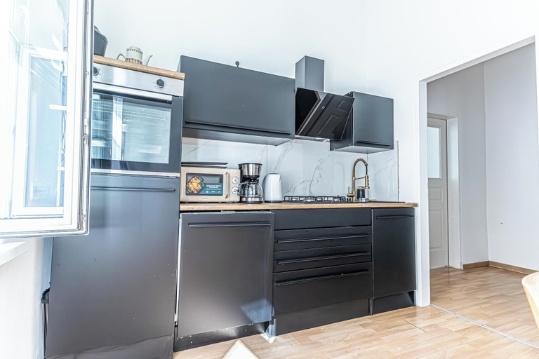 Bathroom 5, 3BR Apt 15 Min from Landstraße Hub, Wien