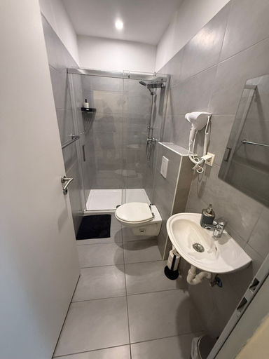 Bathroom 5, Cozy 1BR Apt Walk to Westbahnhof, Wien