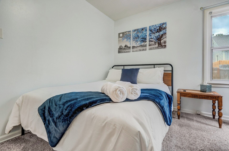 Room 5, Steps to Downtown Eateries and Bars with Fire Pit, El Paso
