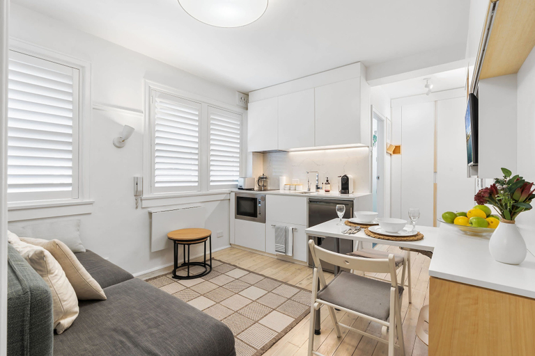 Room 3, Bay View in Rushcutters Bay, Sydney