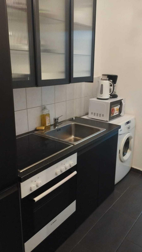 Private kitchen 4, Affordable 1BR Apt Near Schönbrunn, Wien