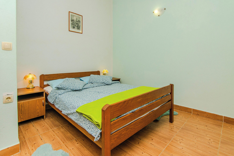 Room 5, Apartment Al Mahdawi, Vir