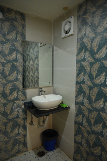 Bathroom 3, The Golden Villa, Kaushambi