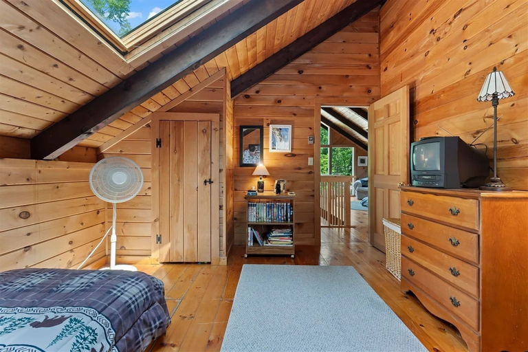 Room 4, Unusual Latitude Limit 7 3 Bedroom Villa, Cumberland