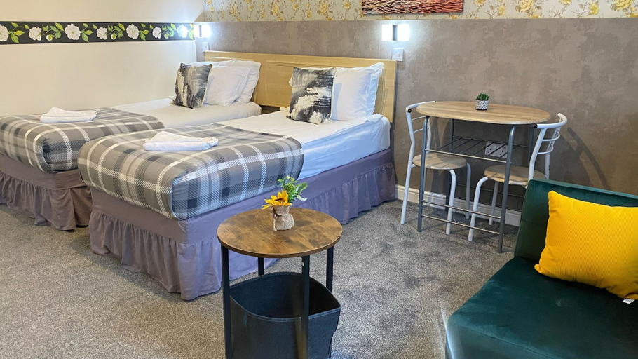 Room 3, Spacious First-Floor Super King or Twin Studio Apartment with Free Parking, Portsmouth
