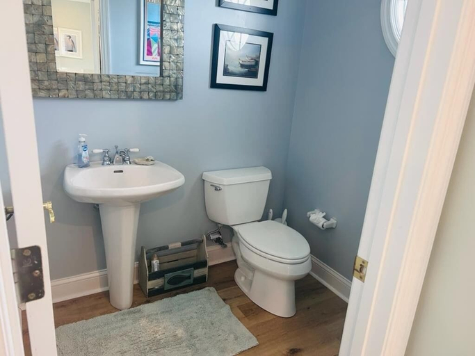 Bathroom 2, No Egrets 3 Bedroom Condo by RedAwning, Brunswick